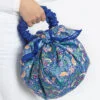 KIND BAG universalaus naudojimo skarelė-krepšys Strawberry Thief (large), vnt.